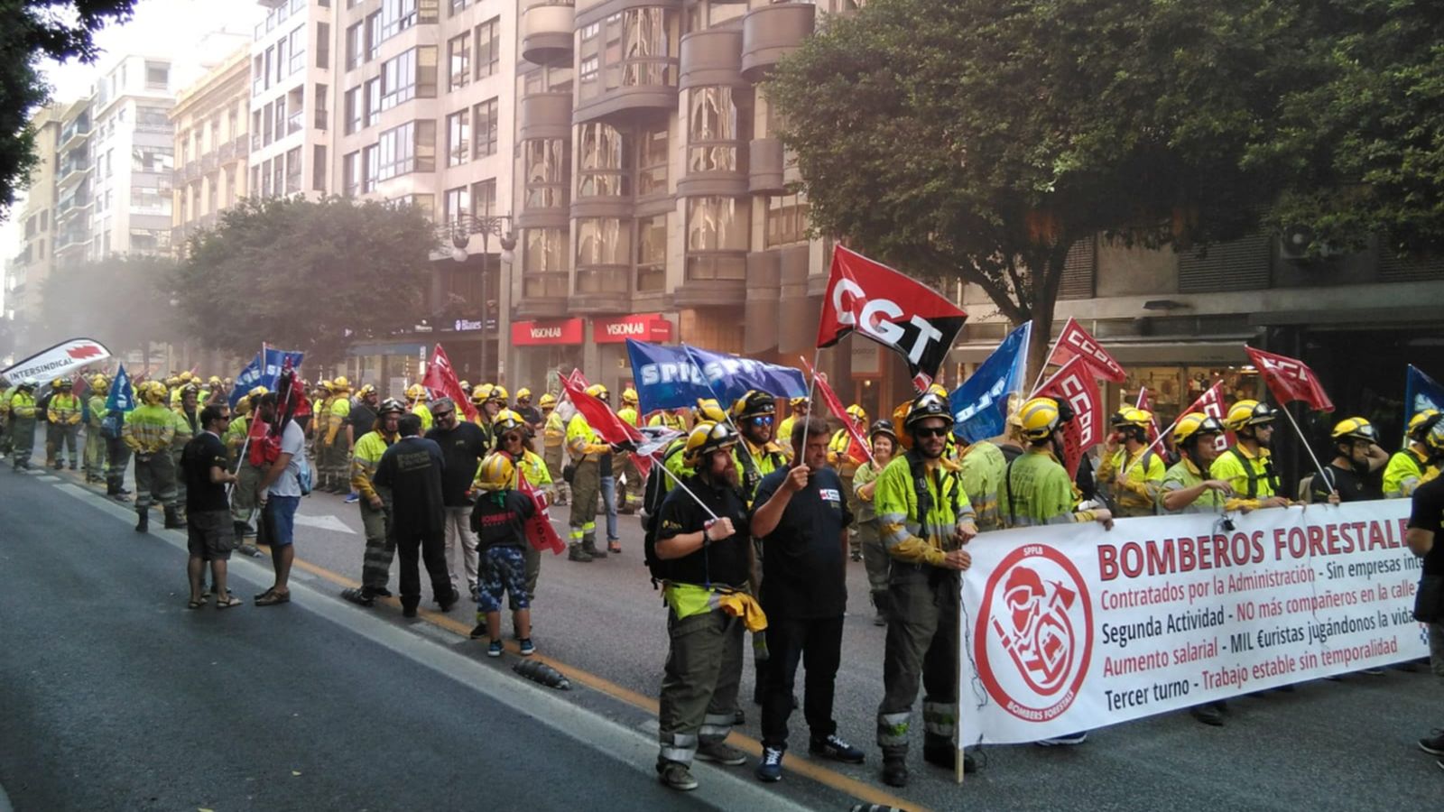 Els treballadors de Tragsa es manifesten aquest dijous a la Delegació del Govern a la Comunitat Valenciana