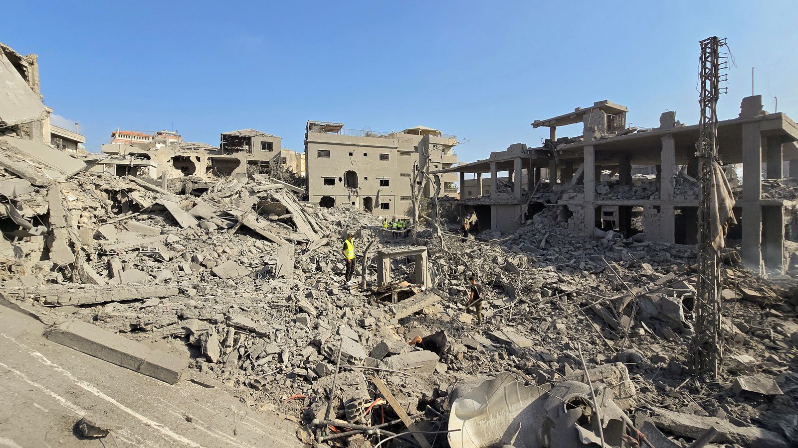 En imatge, la destrucció causada pels bombardejos israelians a Qana, al sud del Líban