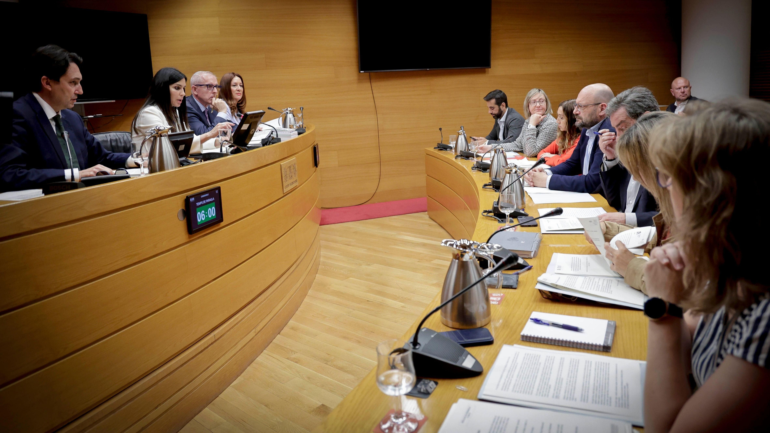 La comissió d'investigació de la dana, en la reunió del 5 de maig La comissió d'investigació de la dana en la reunió del 5 de maig