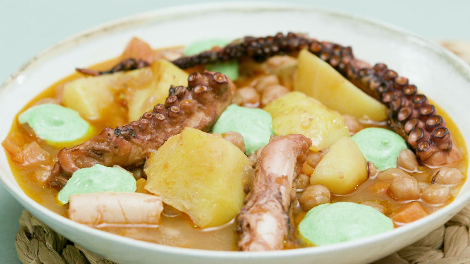 Cigrons amb manetes i polp