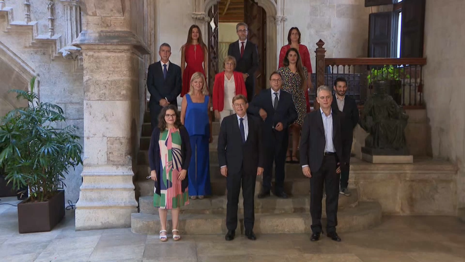 Els actuals consellers i conselleres posen amb el president Ximo Puig després de l'última remodelació