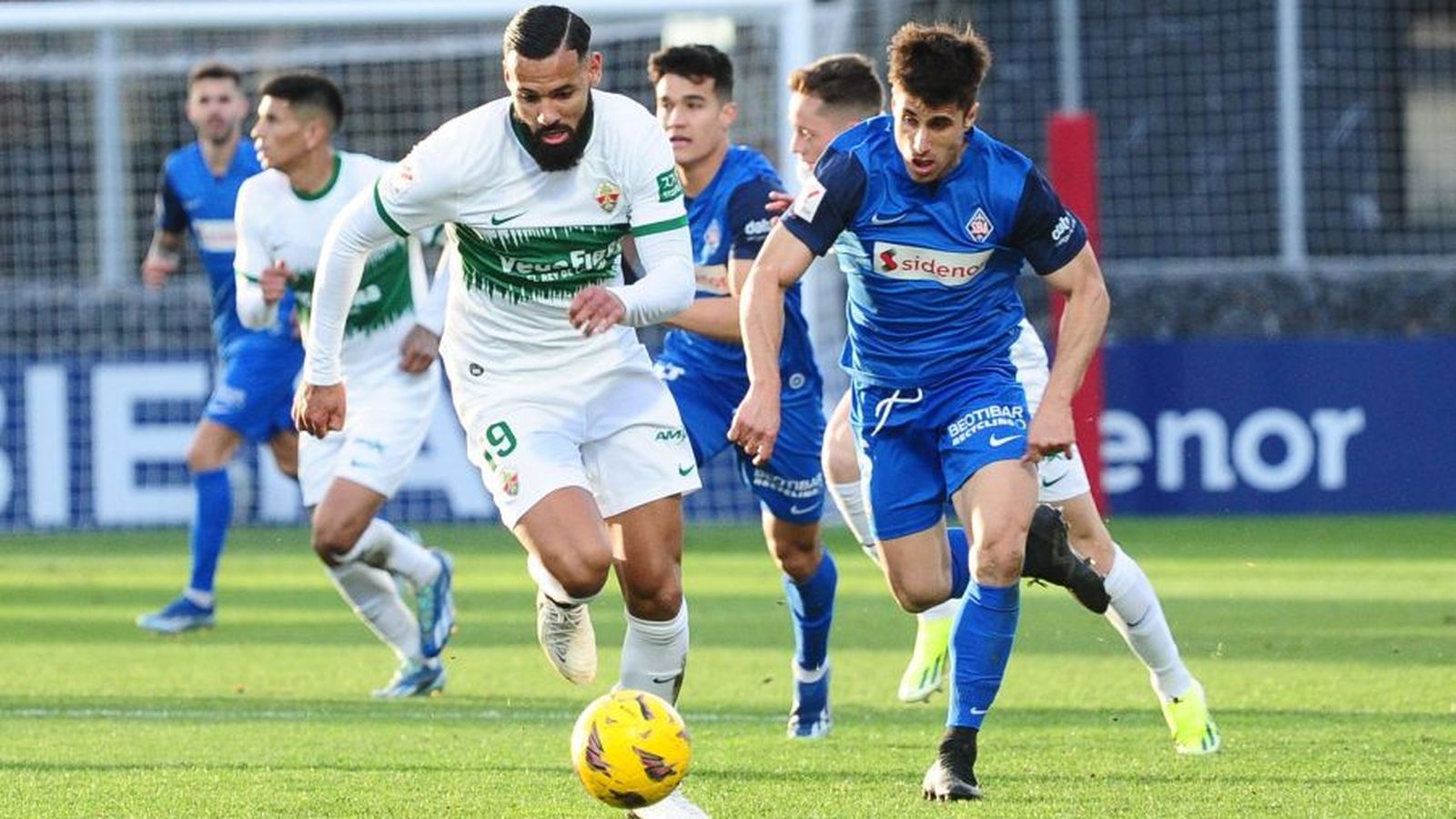 Mourad condueix la pilota a Lezama