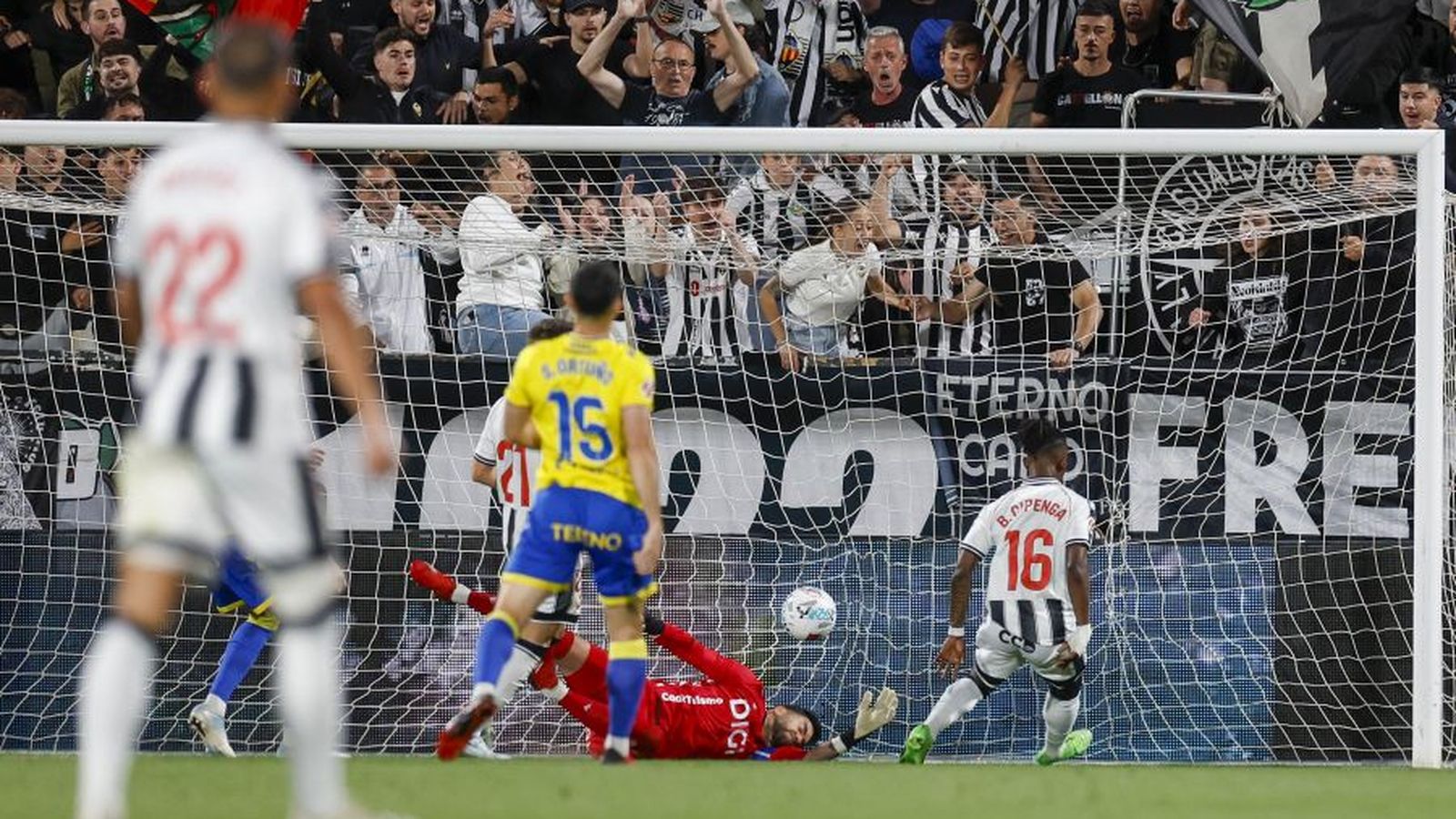 Cipenga ha marcat el gol de l'equip de Pablo Hernández