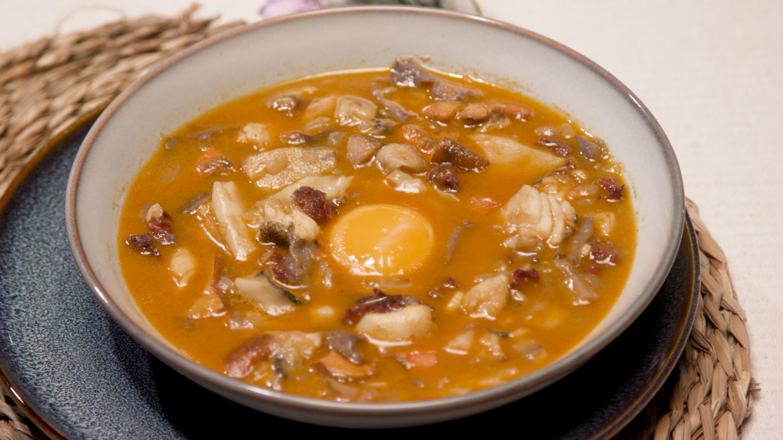 Rovell d’ou amb un guisadet