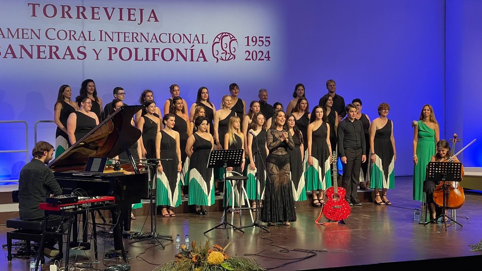 Actuació de la cantant Ruth Lorenzo al Teatre Municipal de Torrevella