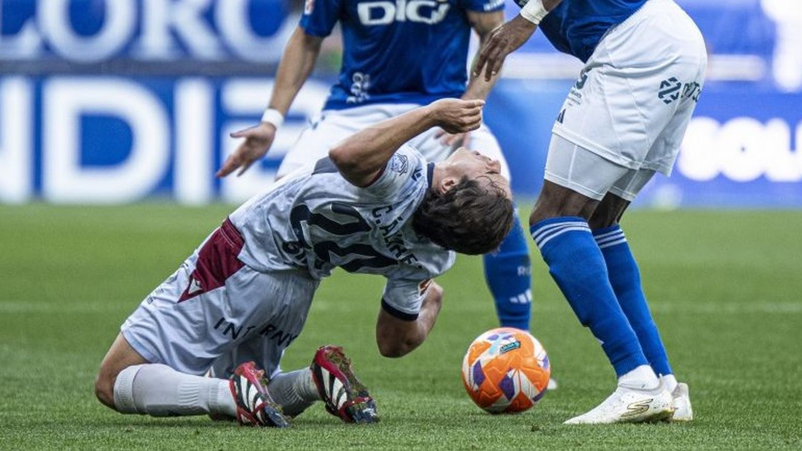 Carlos Álvarez, durant el partit al Carlos Tartiere