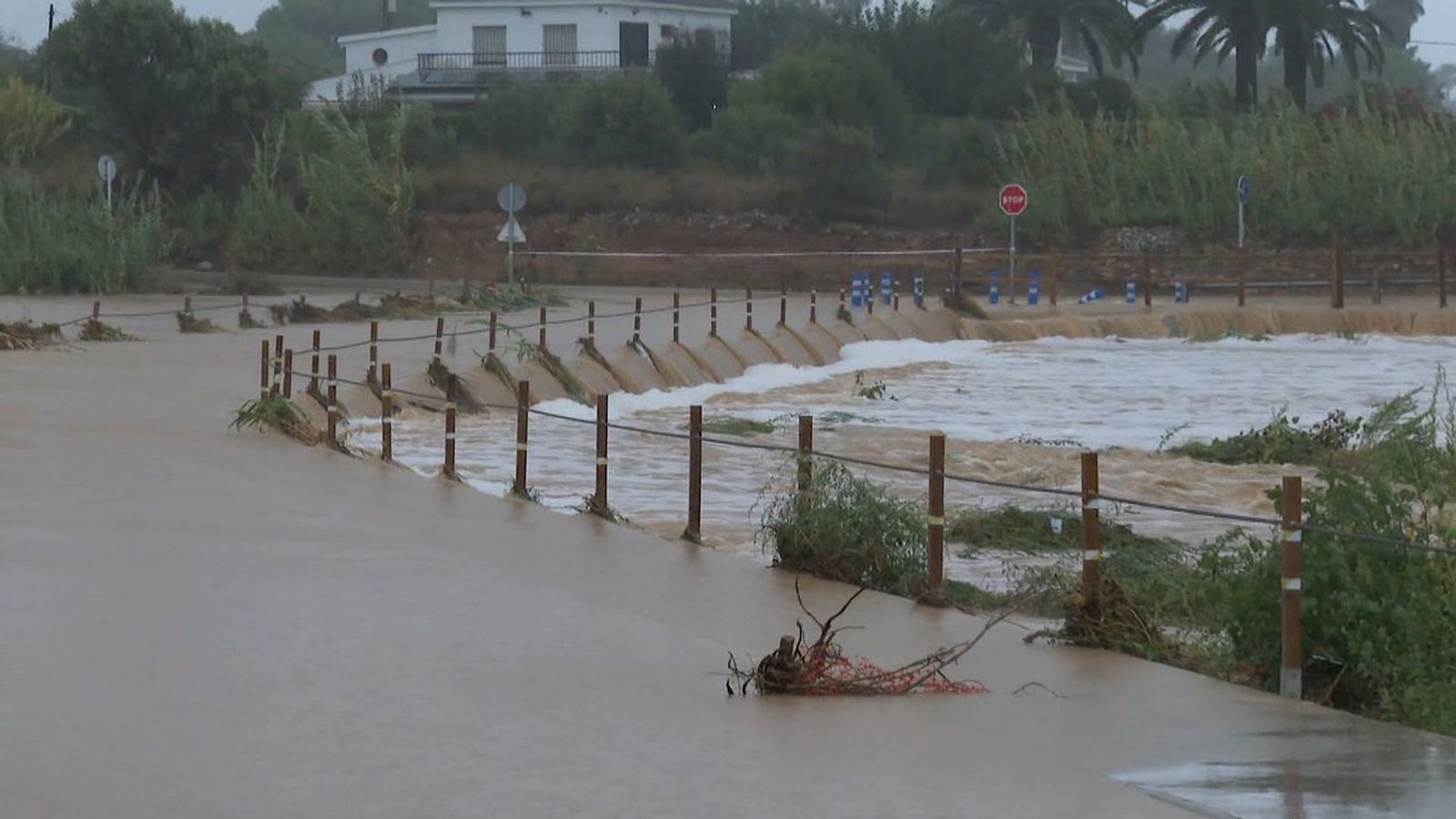 Les pluges eleven el nivell de l'aigua al riu sec de Benicarló