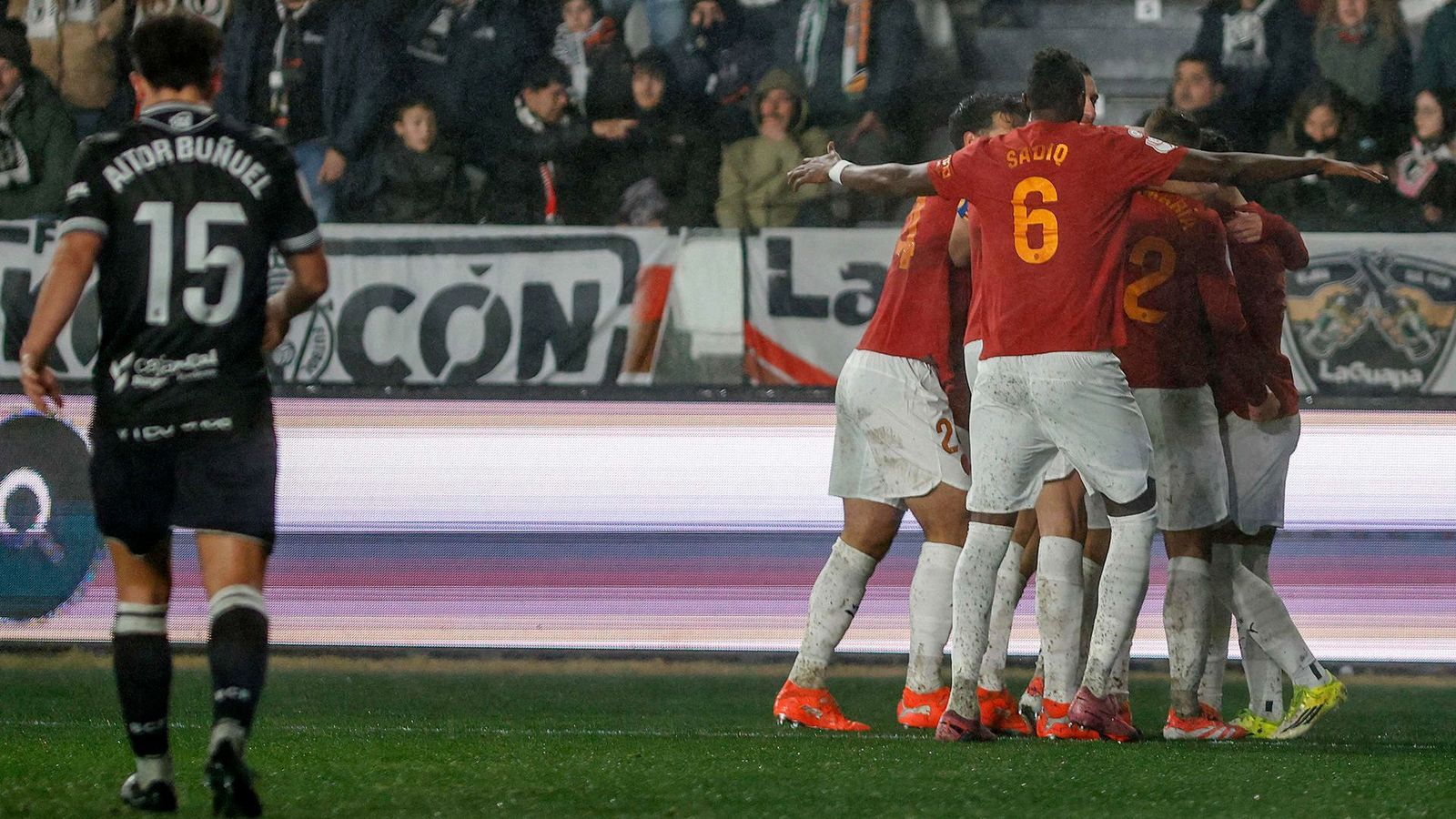 Els jugadors del València celebren el gol