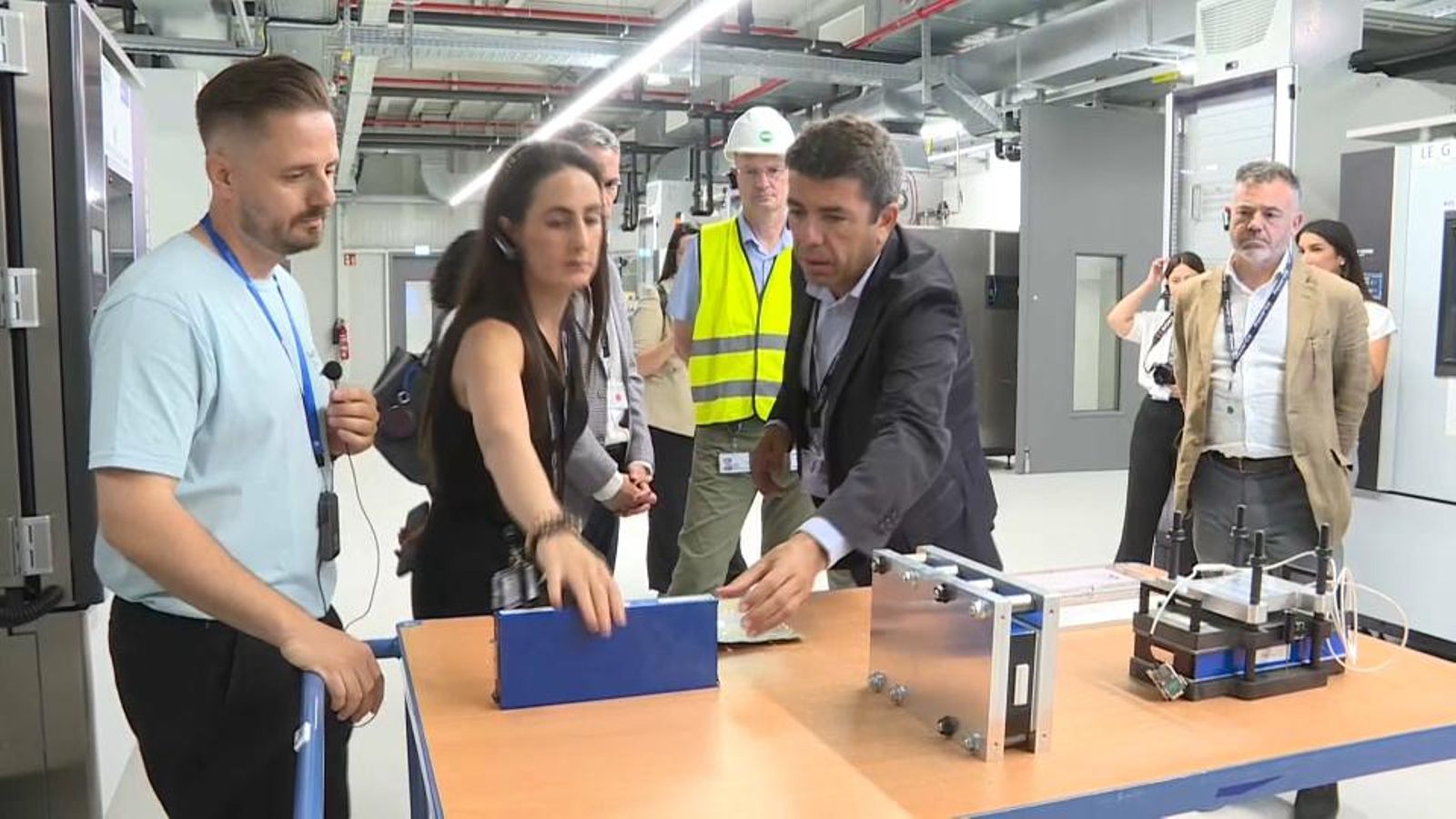 Mazón reivindica a Alemanya la gigafactoria de Sagunt com a referent mundial en bateries