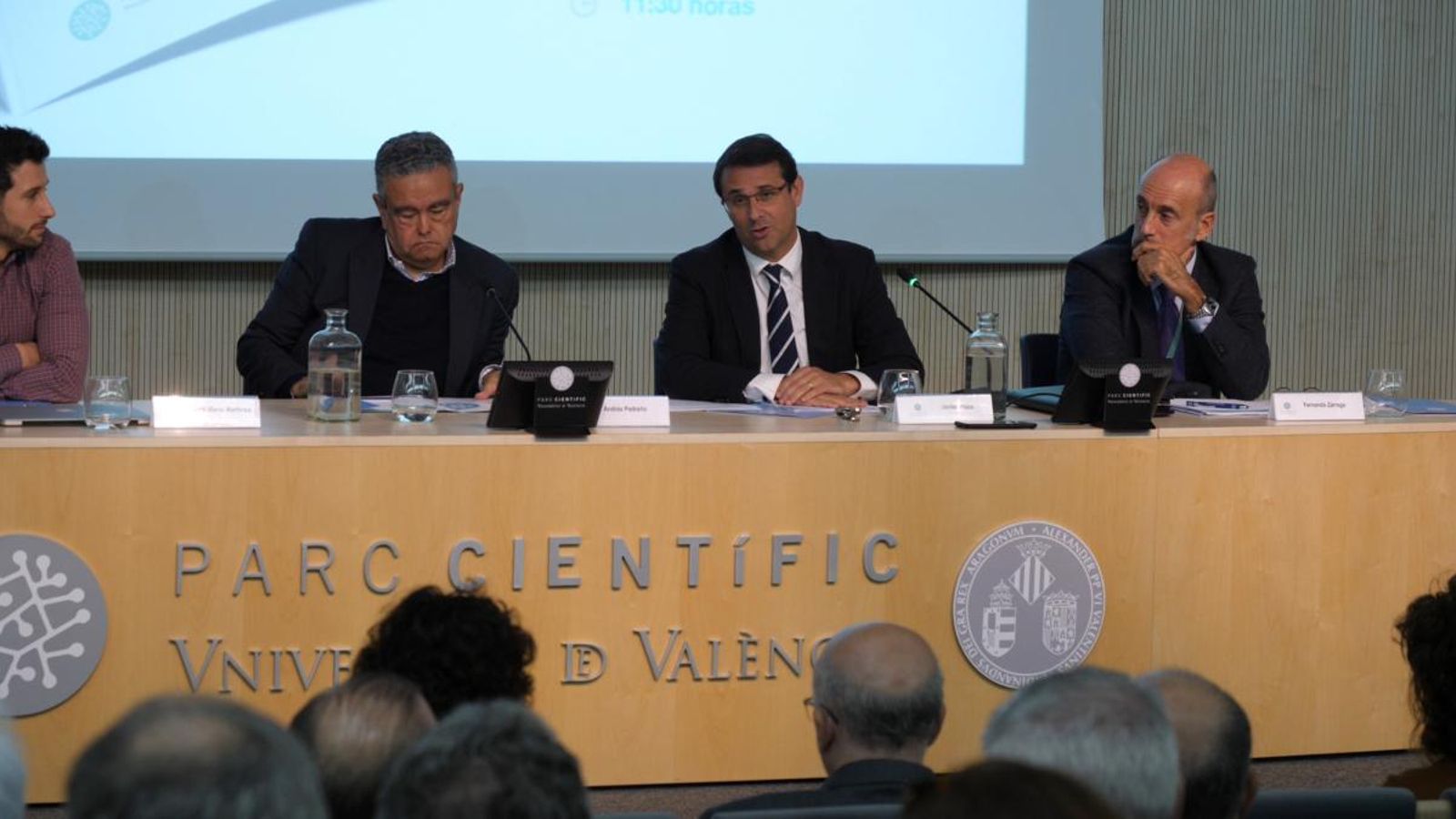 Participants en la presentació del llibre 'Big Data i intel·ligència artificial'