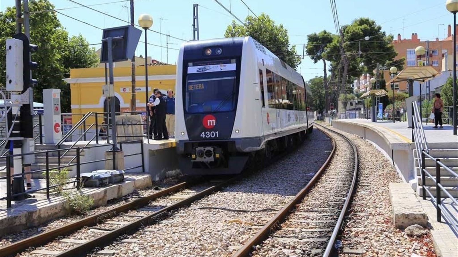 El sinistre s'ha produït a un pas a nivell entre les estacions de la Pobla de Vallbona i l'Eliana