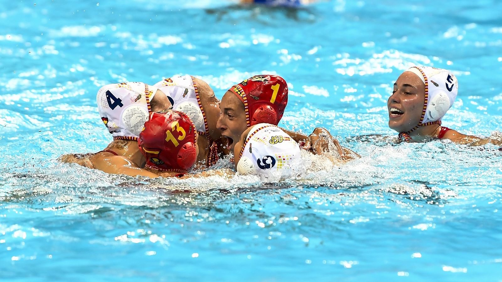 Les jugadores espanyoles celebren la victòria