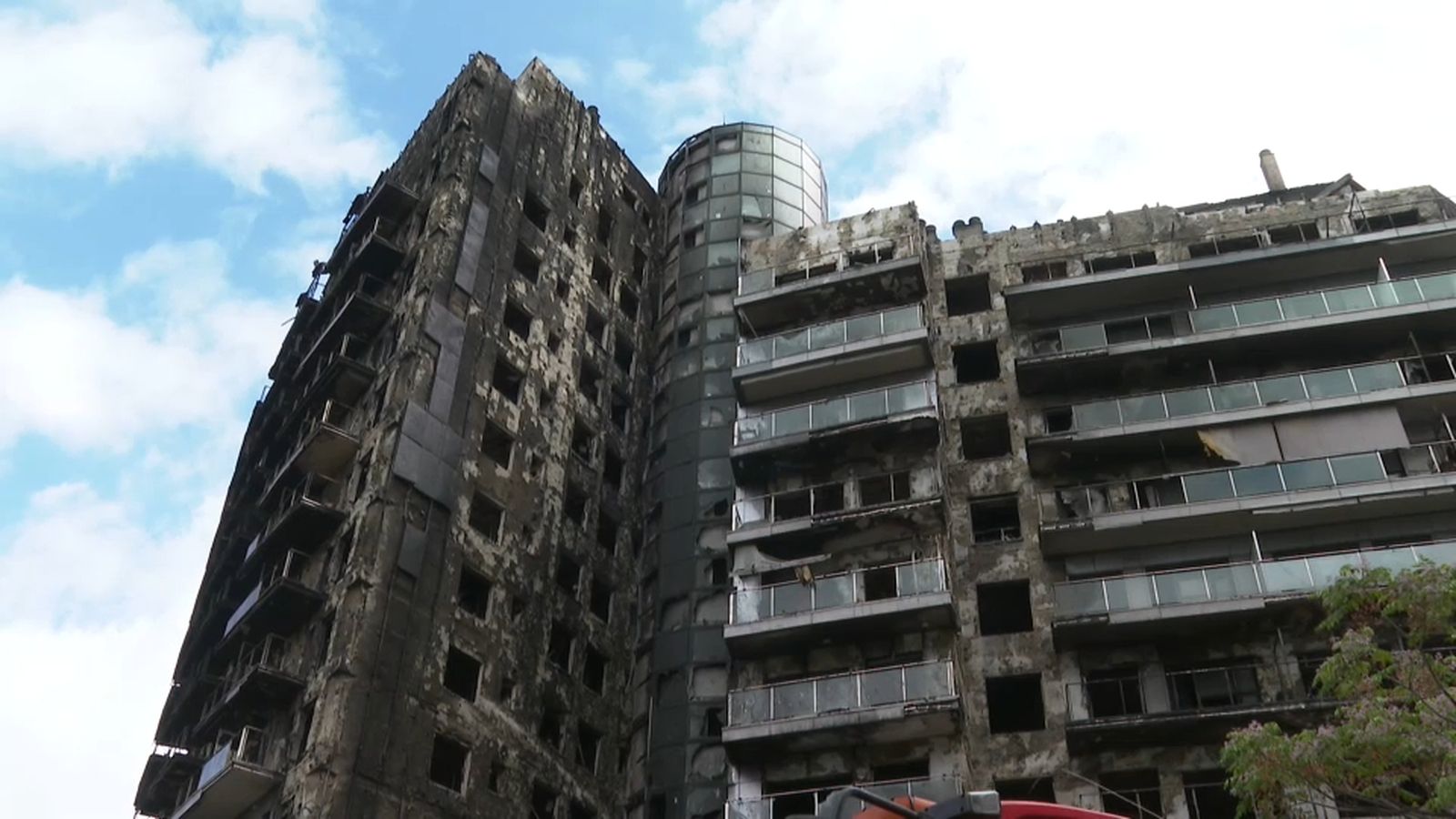 Així es veu l'edifici de Campanar, 60 dies després