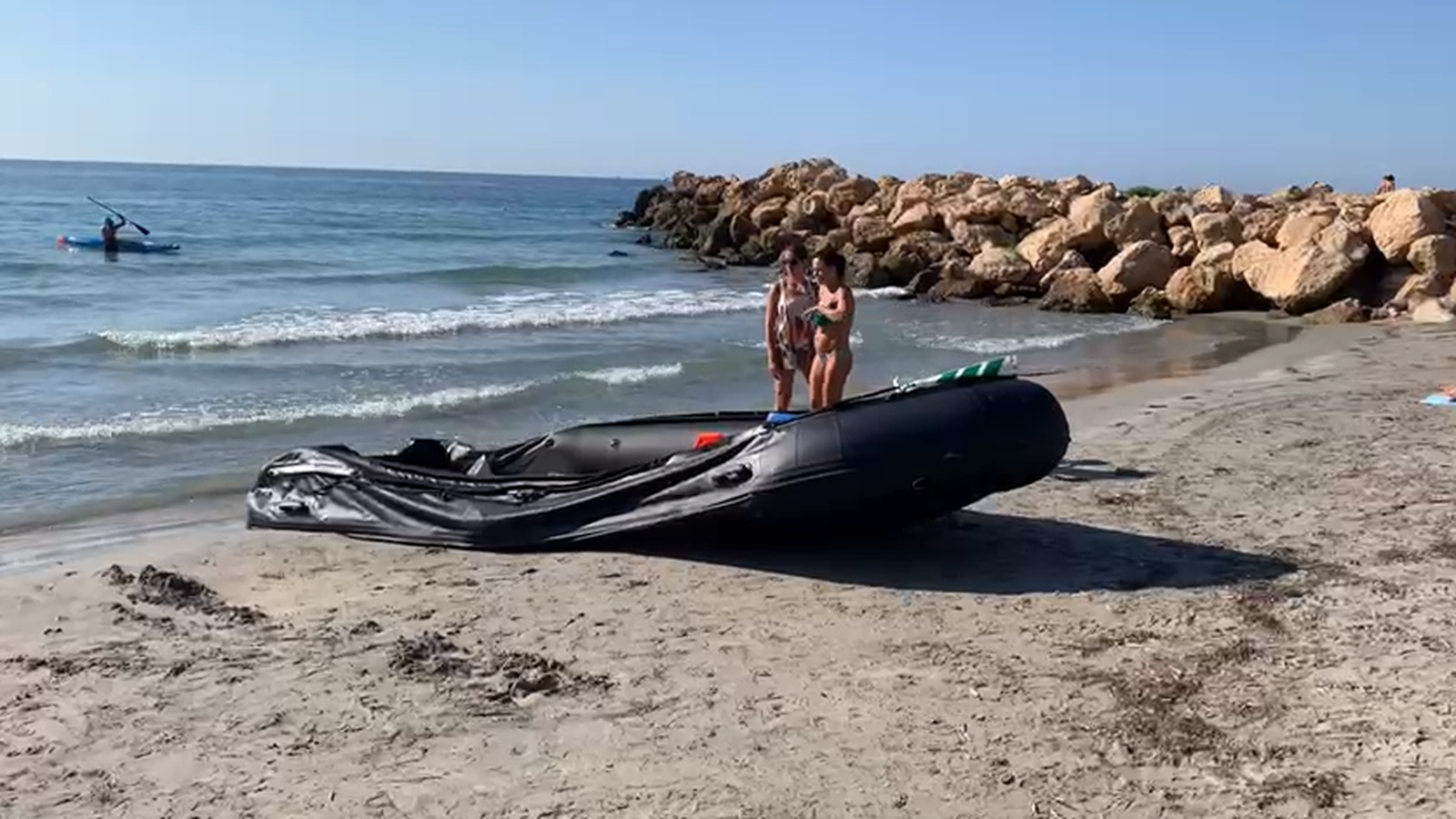 Una de les embarcació que han arribat aquesta matinada a Santa Pola