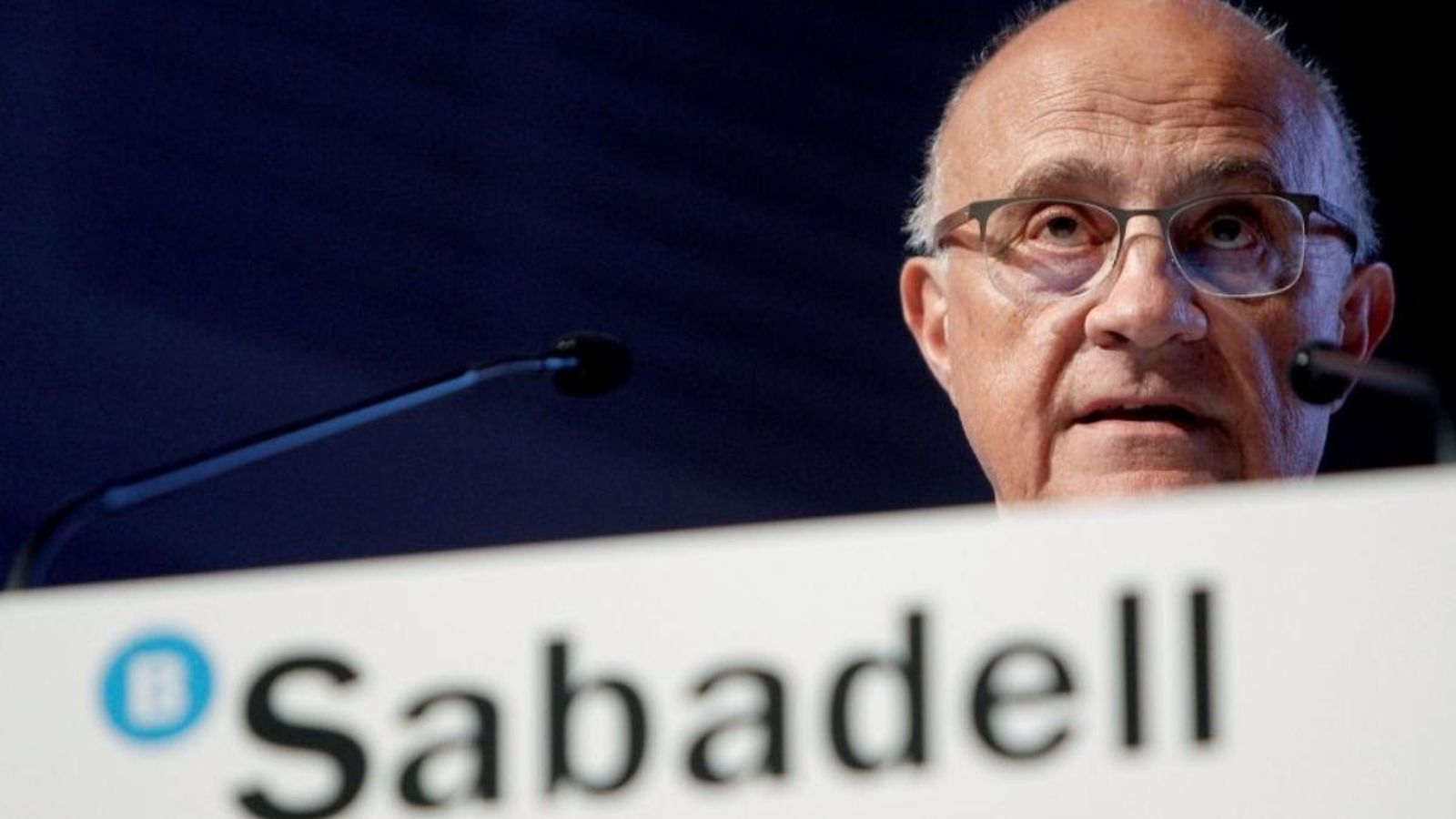 El president del Banc Sabadell, Josep Oliu, durant la conferència d'aquest dimecres