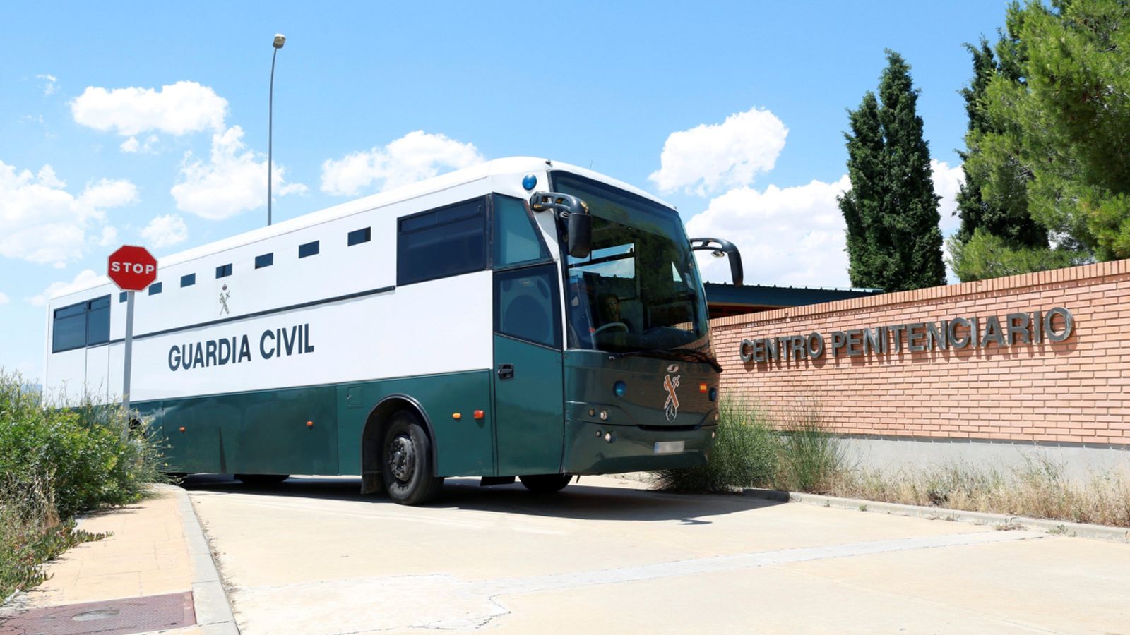 Autobús que ha traslladat aquest matí a Junqueras, Cuixart, Sánchez i Romeva des de Valdemoro
