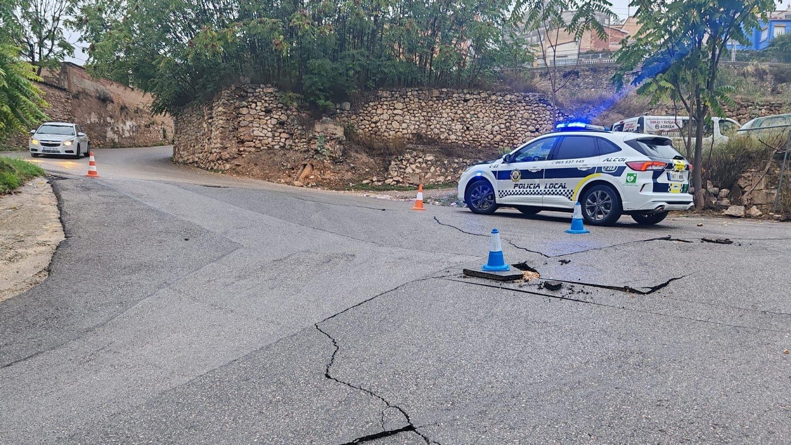 Tall preventiu al carrer Calderón d'Alcoi