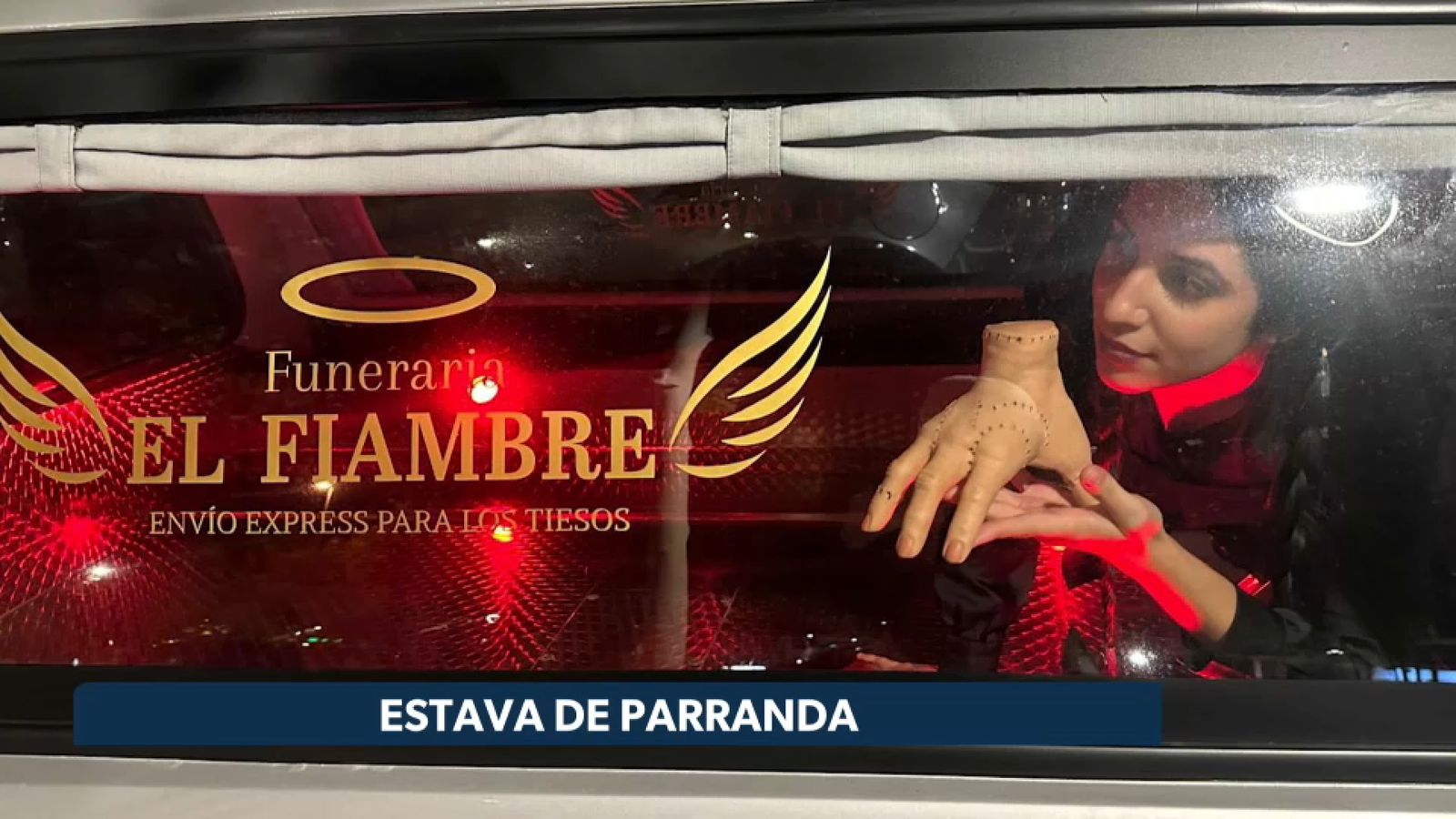 Controvèrsia a Petrer per un cotxe fúnebre amb un rètol polèmic