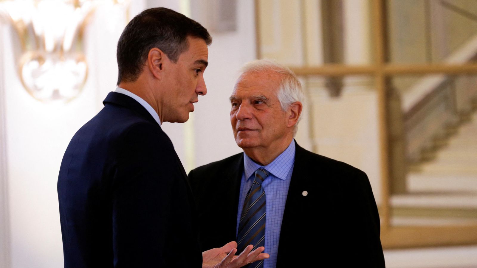 El president espanyol, Pedro Sánchez, i l'alt representant de la UE per a Afers Estrangers, Josep Borrell, aquest divendres a Praga