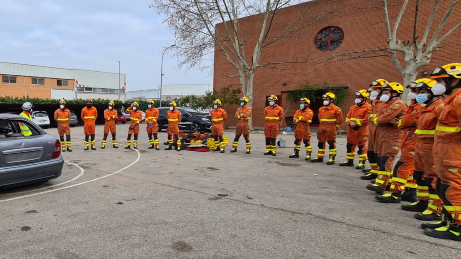 Agents del Consorci Provincial de Bombers de València durant un simulacre