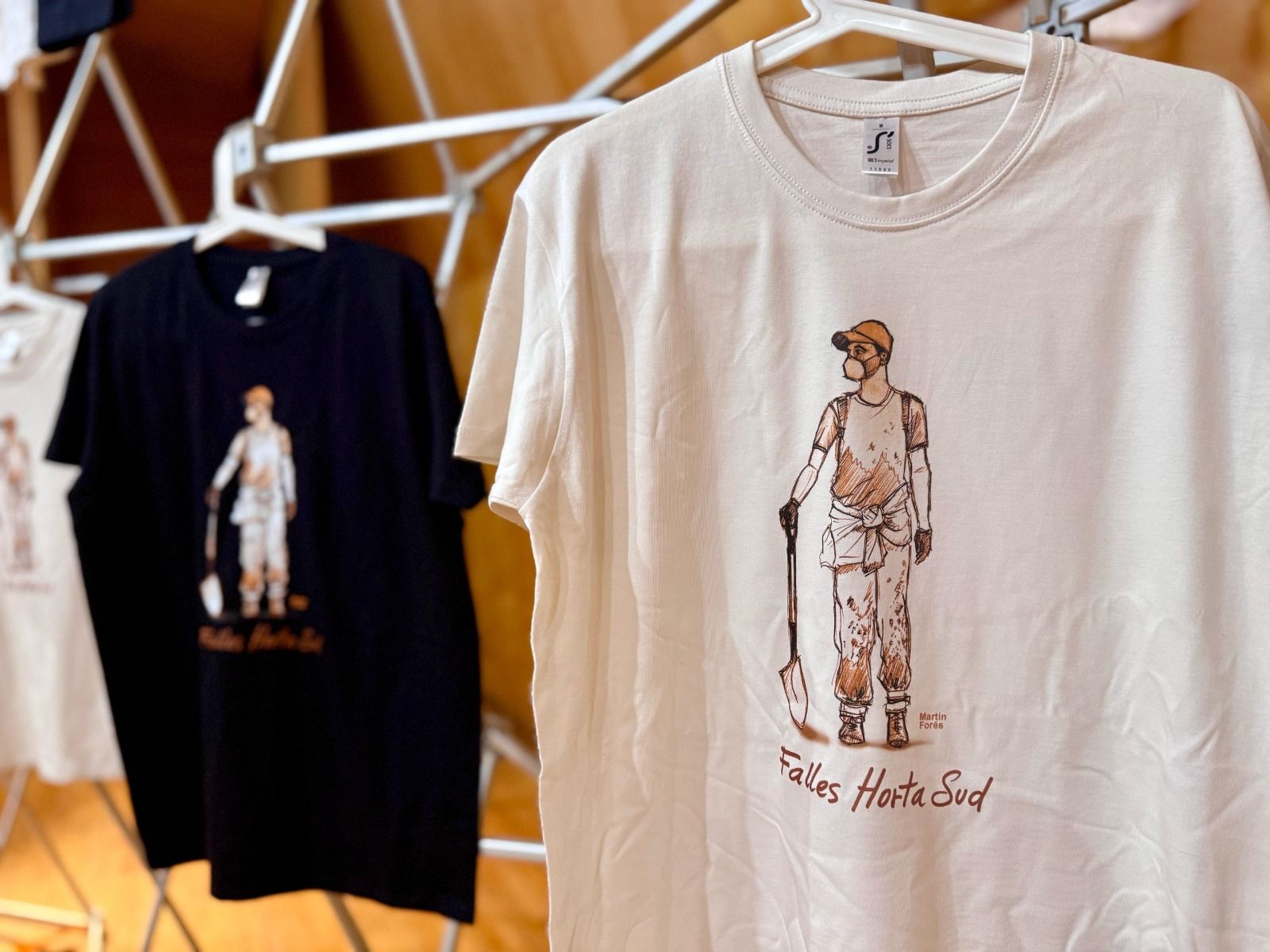 11.03.2025 | Camisetes solidàries per a les Comissions Afectades per la DANA