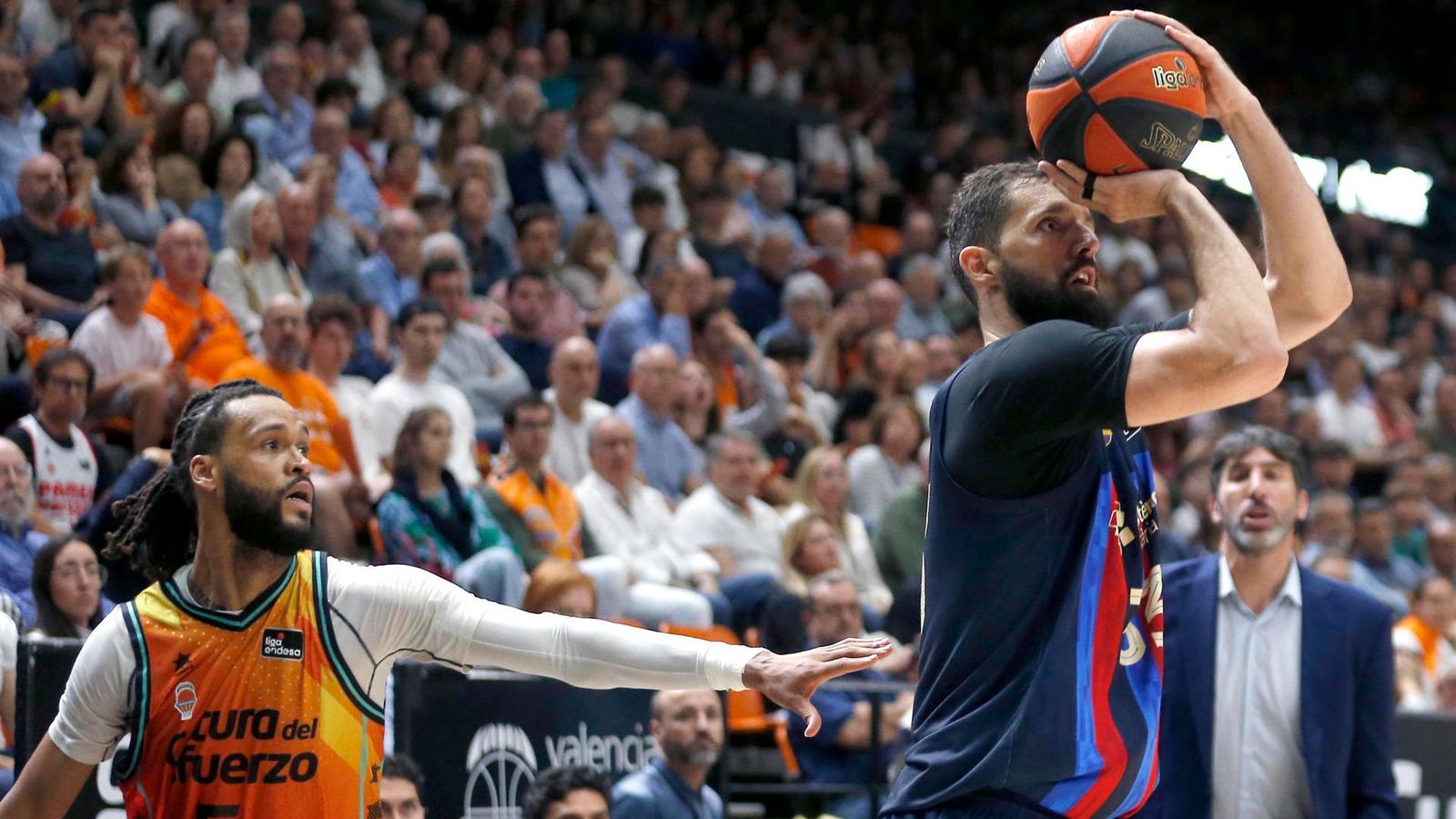 James Webb III, en una acció amb Mirotic