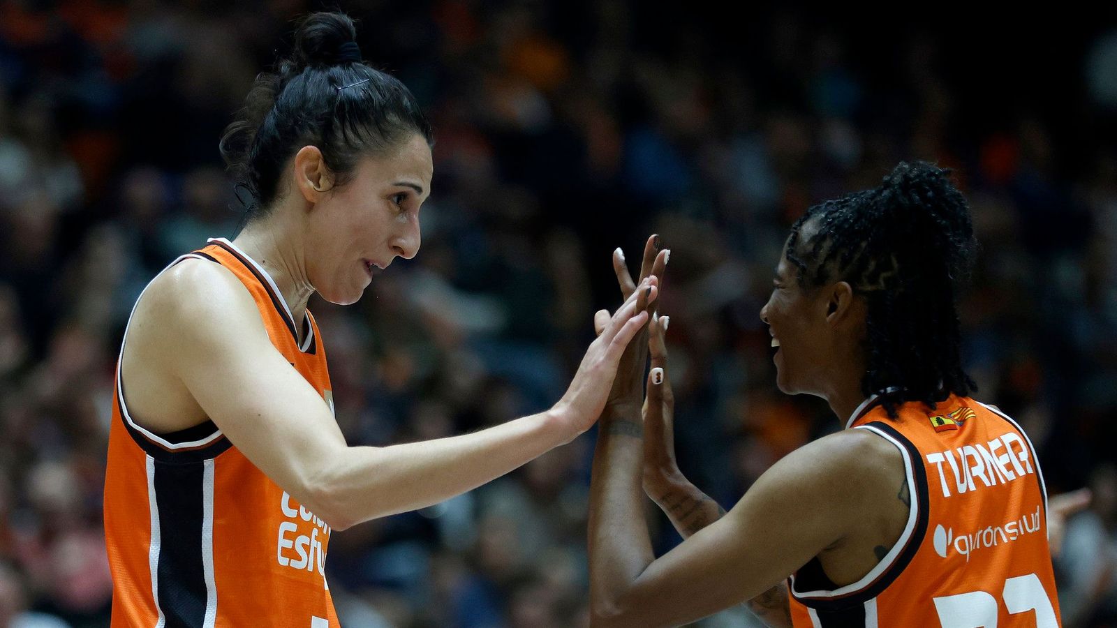 Alba Torrens i Turner celebren una cistella