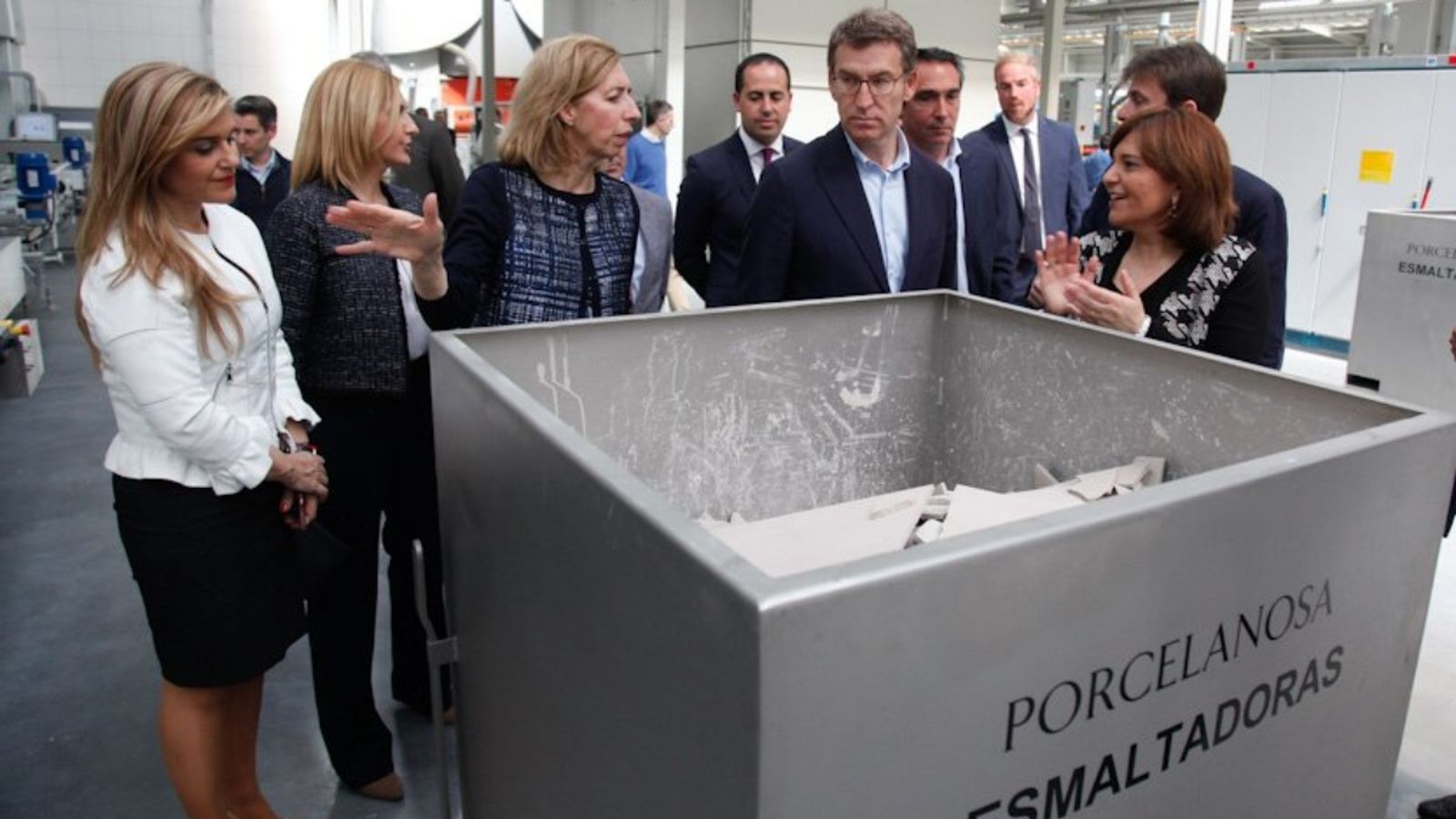 Bonig ha visitat l'empresa Porcelanosa a Vila-real, acompanyada del president de la Xunta de Galícia, Alberto Núñez Feijóo