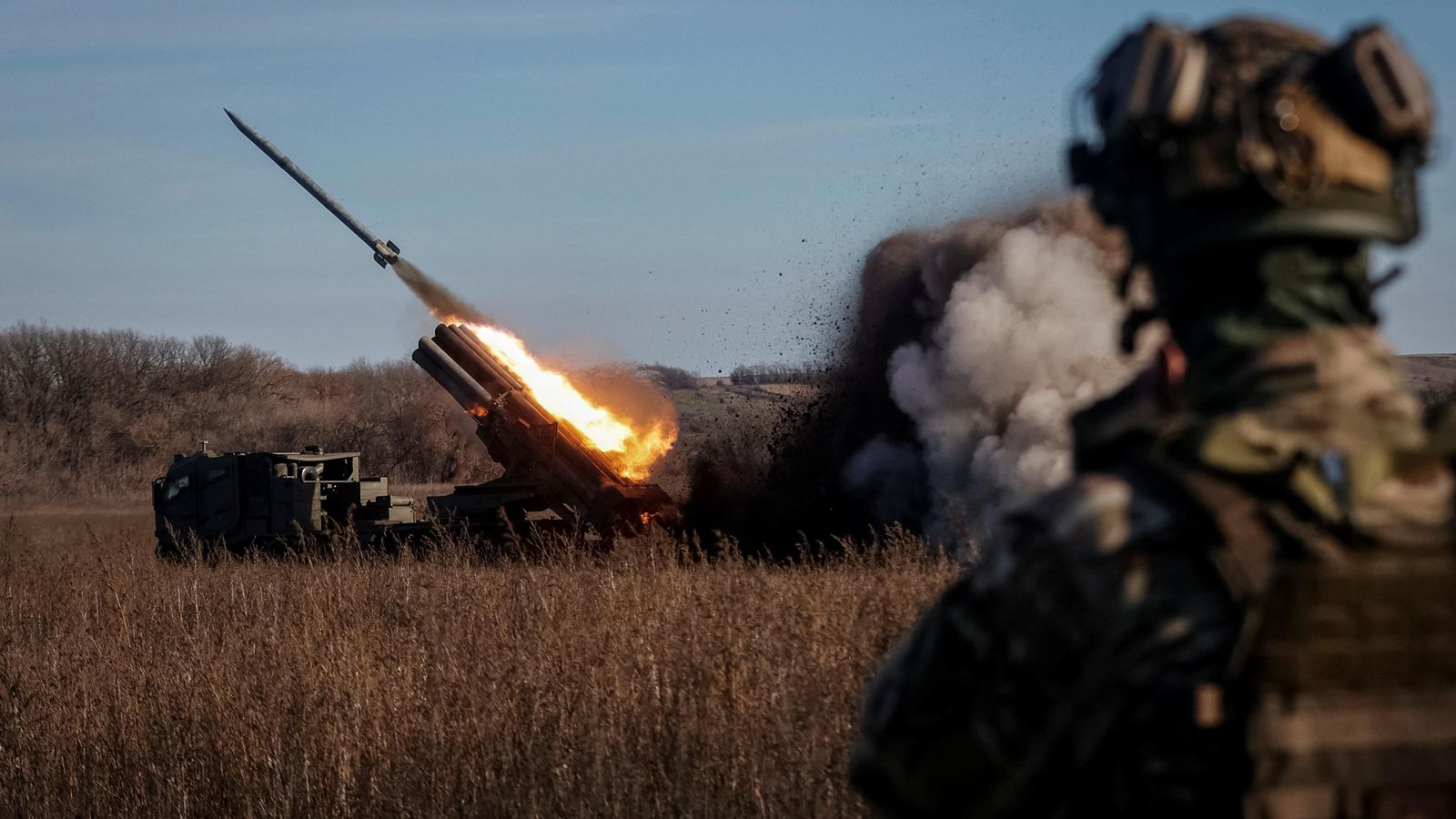 Militars ucraïnesos disparen un coet a la regió de Donetsk, Ucraïna