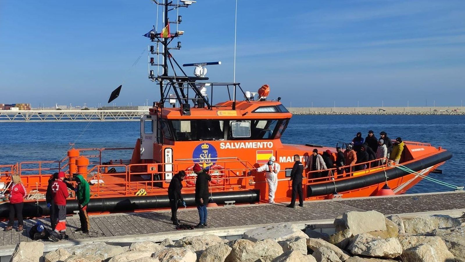 Salvament Marítim va interceptar la pastera amb tretze persones a bord el passat 3 de gener a Torrevella