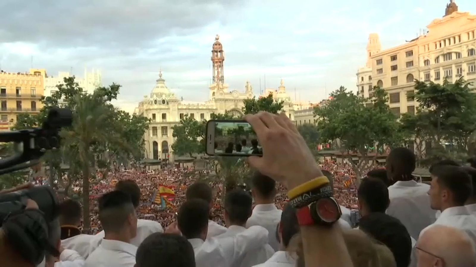 Celebració del València CF al balcó de l'Ajuntament de València.