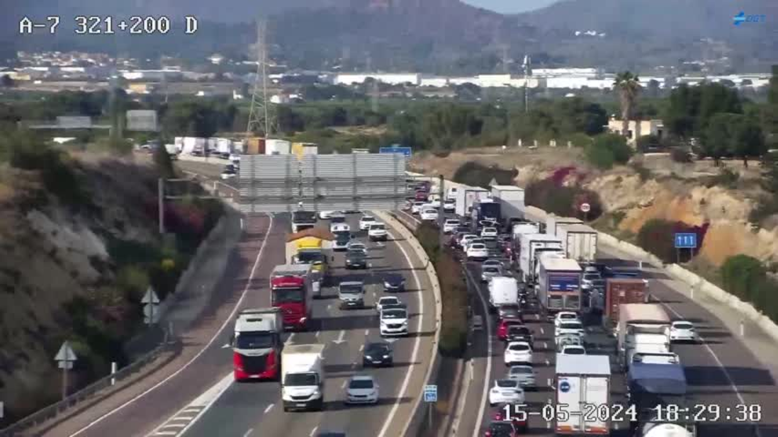 Retencions a l'AP-7 per un accident de trànsit a l'altura de Bètera