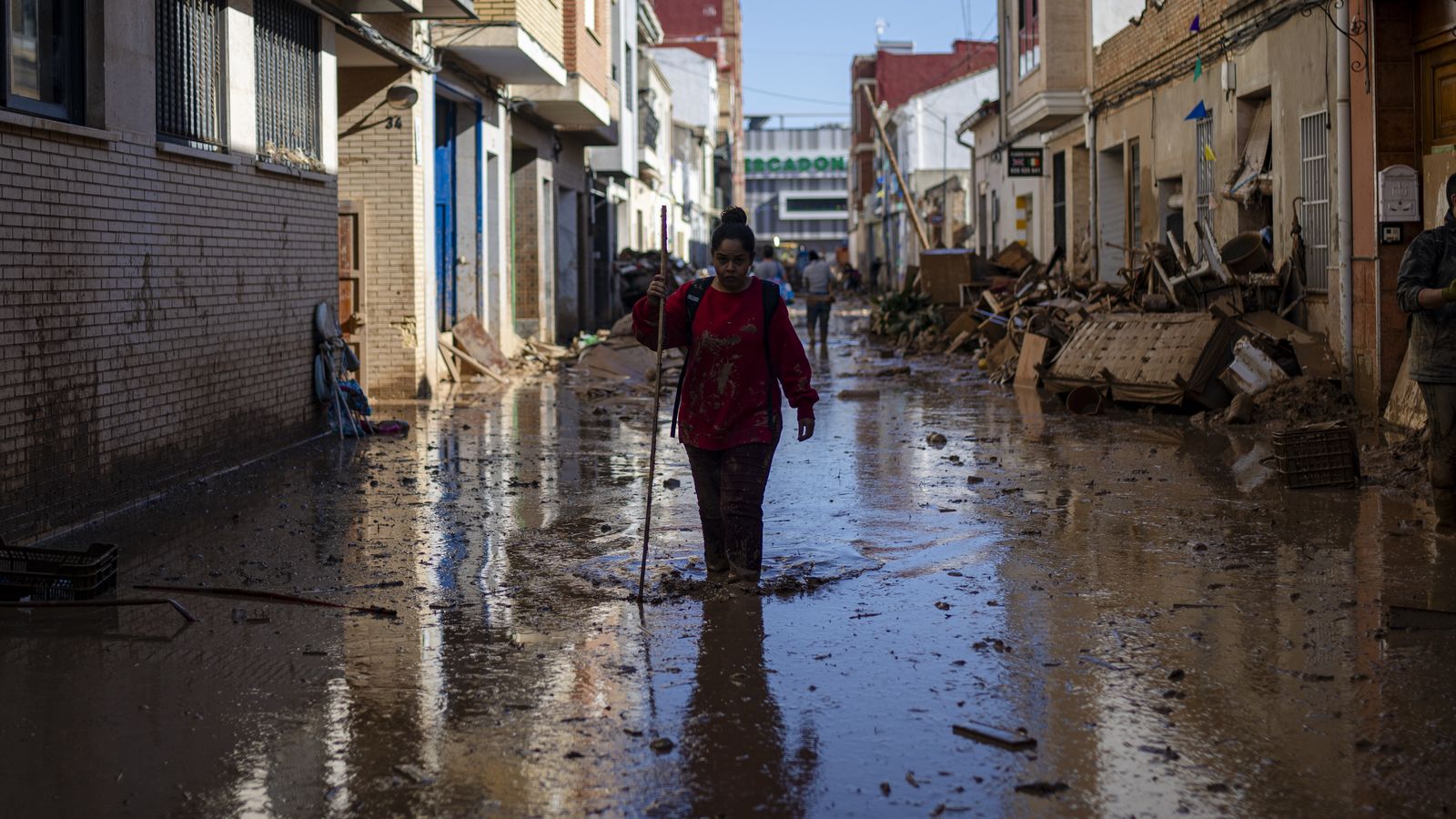 Tasques de neteja per llevar el fang