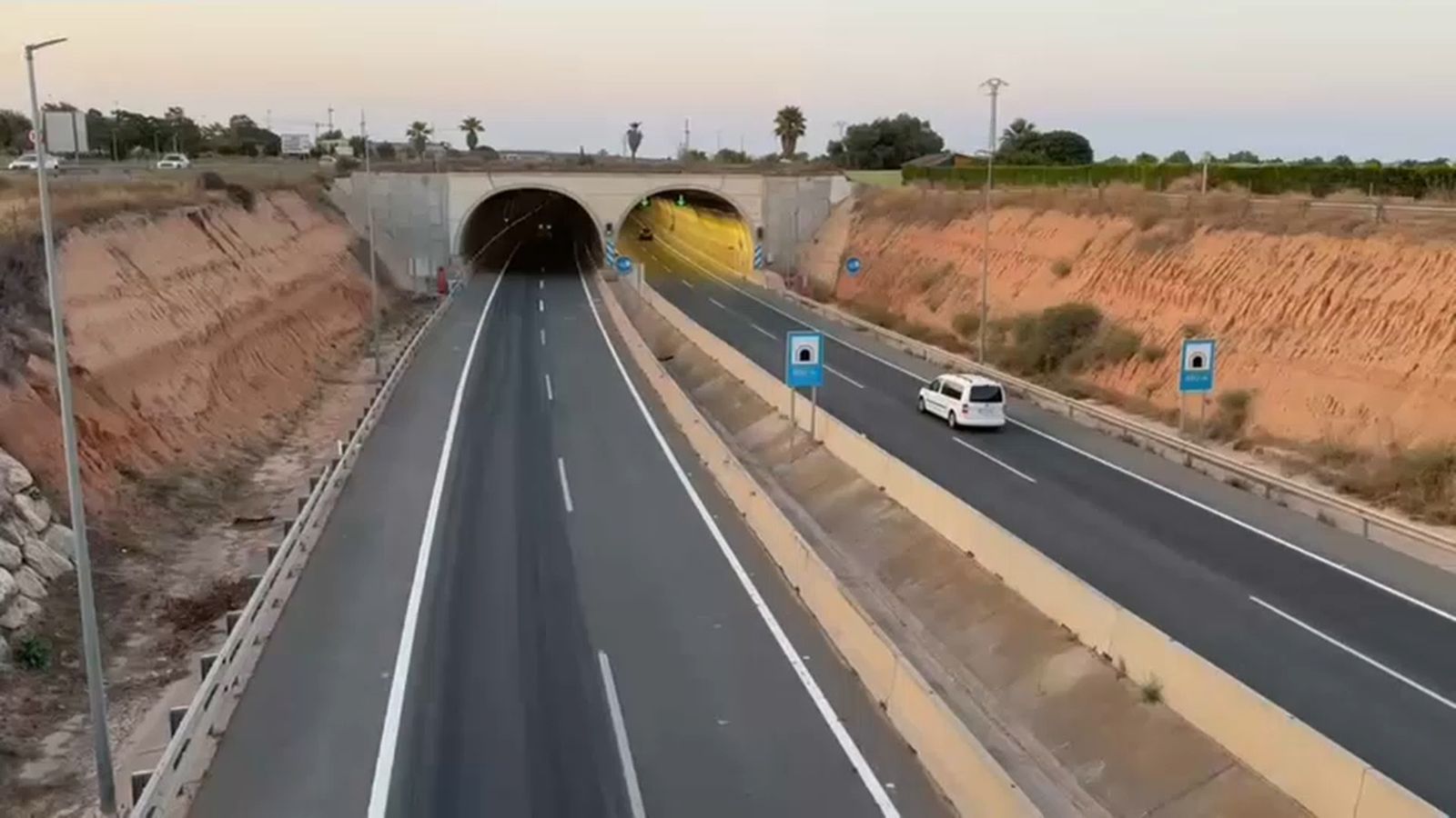 Reobri al trànsit el túnel de l'AP-7 al pas per Pilar de la Horadada