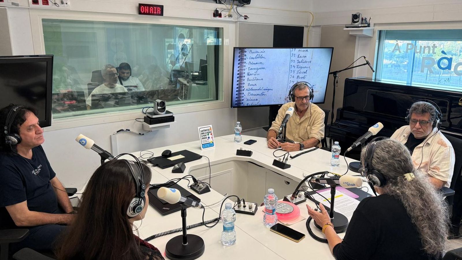 L'entrevista en 'L'hora de la cultura' als estudis d'À Punt Ràdio