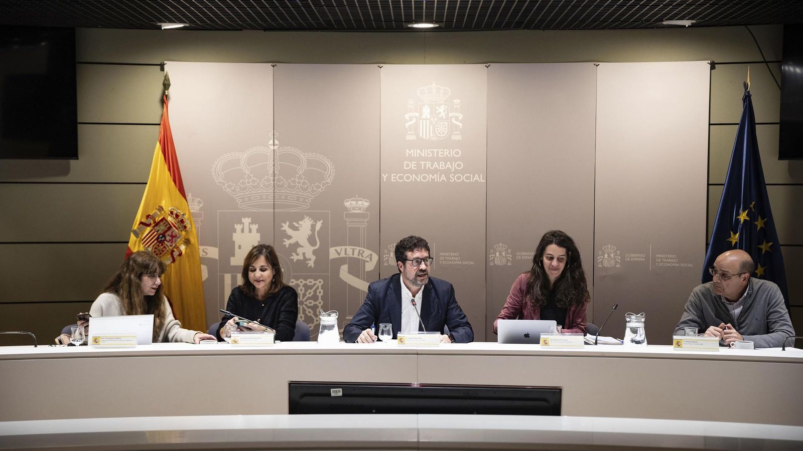 Taula de negociació dels agents socials per a acordar la pujada del SMI