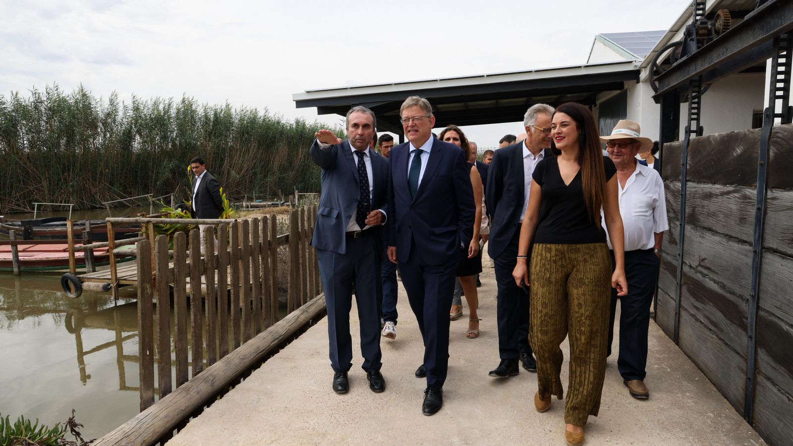 Ximo Puig i les comunitats de regants en una visita a l'Albufera Ximo Puig i les comunitats de regants en una visita a l'Albufera