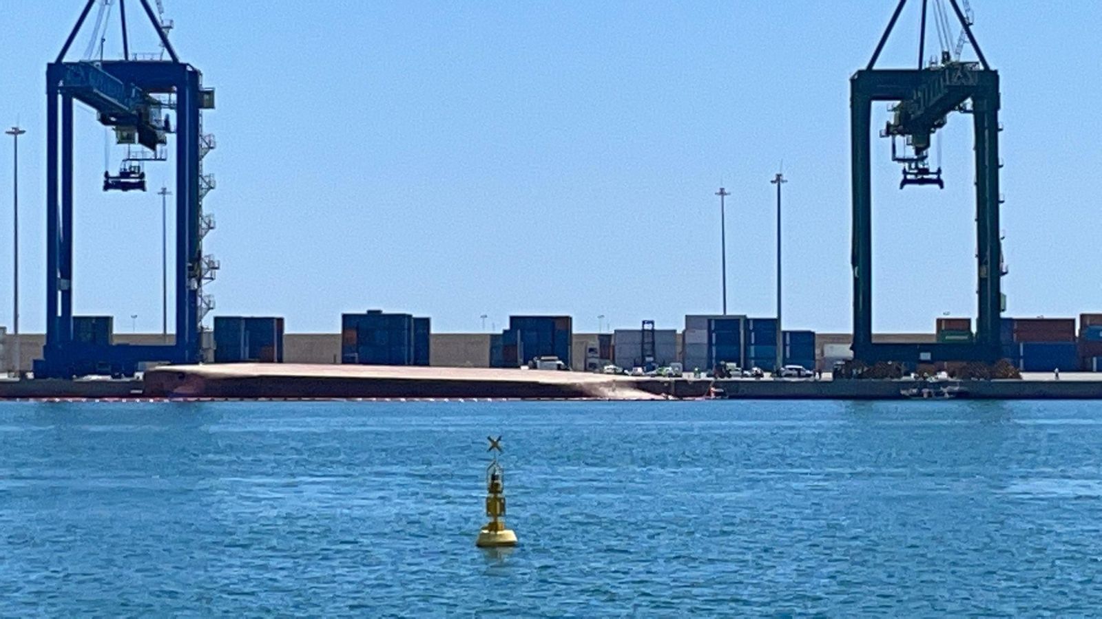 El vaixell Nazmuye Ana bolcat al port de Castelló