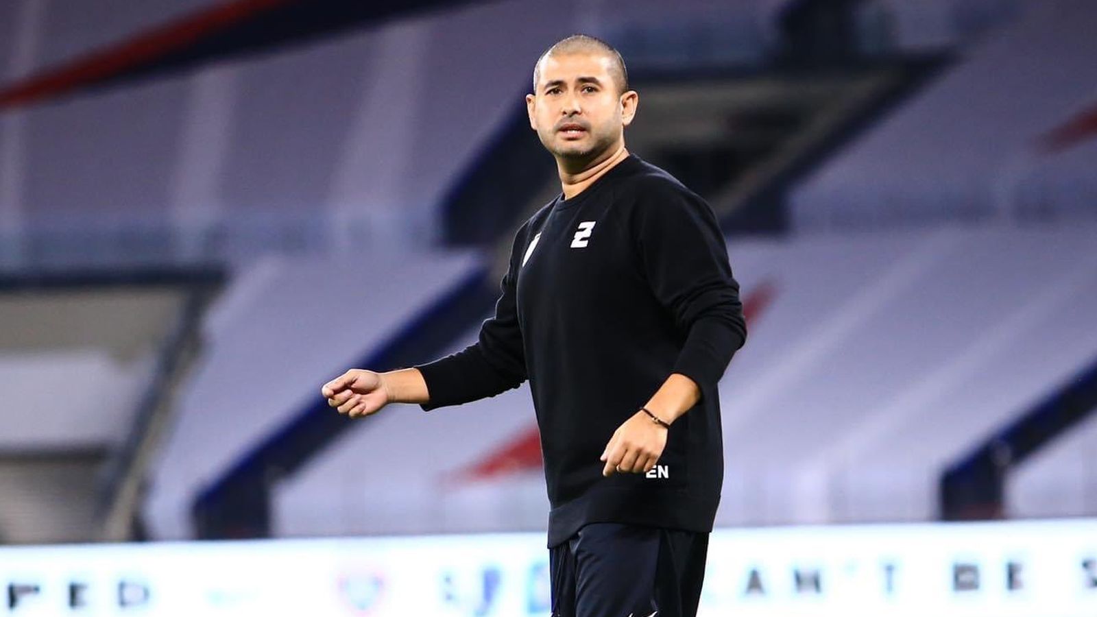 El príncep de Johor en un entrenament al seu estadi.