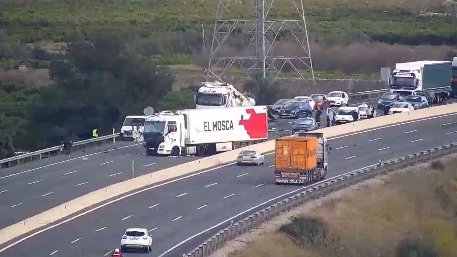 Imatges del camió accidentat