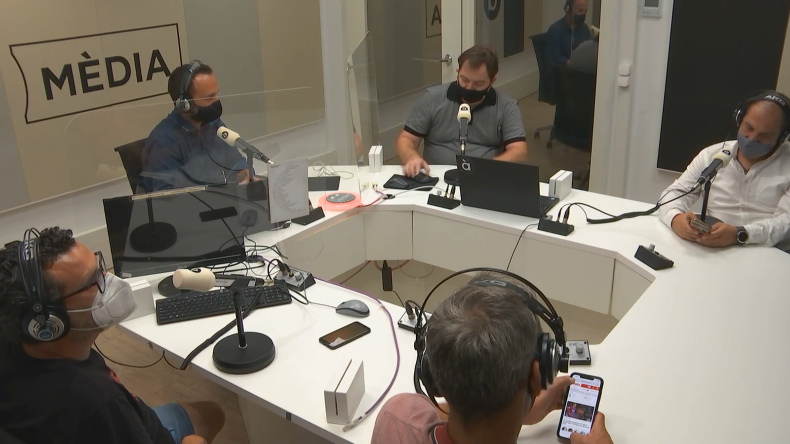 Gustavo Clemente i els tertulians de Línia de fons 06.09.2021