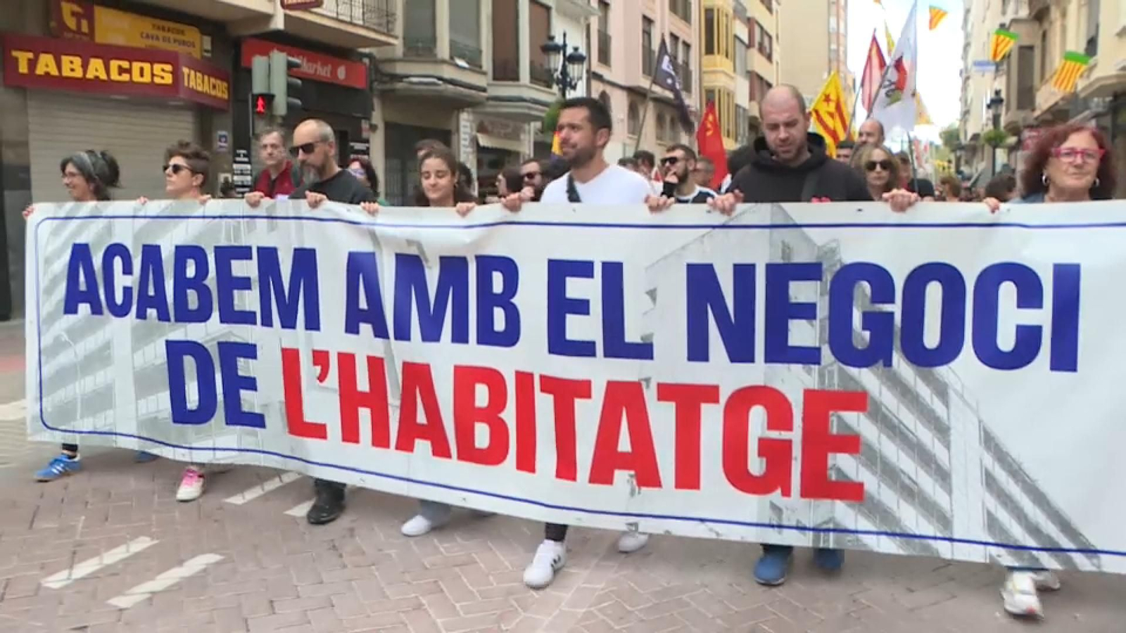 Capçalera de la manifestació per l'habitatge a Castelló de la Plana