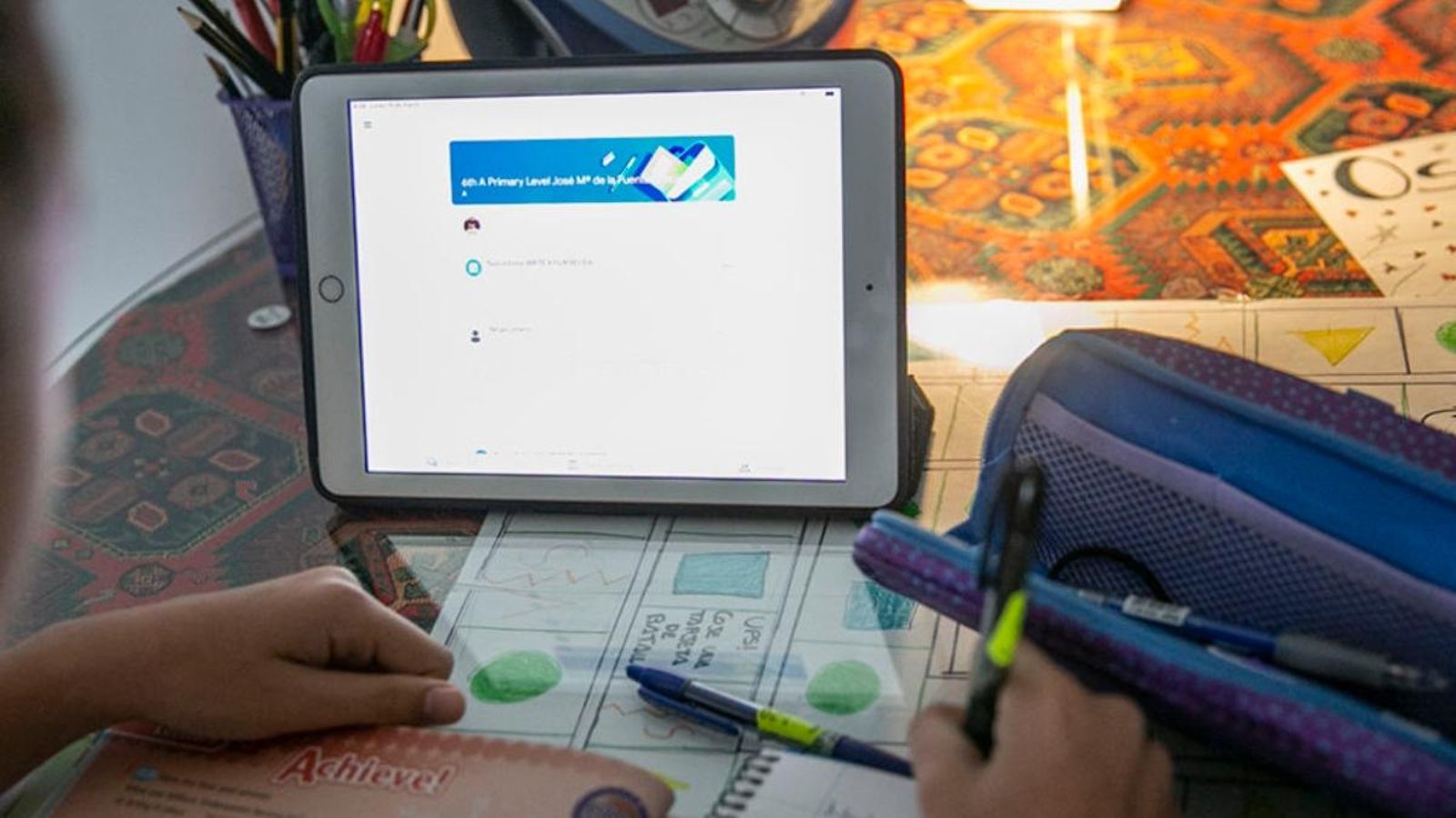 La Generalitat comprarà 14.000 tauletes tàctils per a garantir l'educació a través d'internet