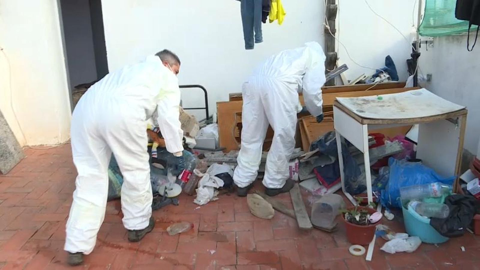 Dos operaris de les brigades de neteja de l'Ajuntament de València