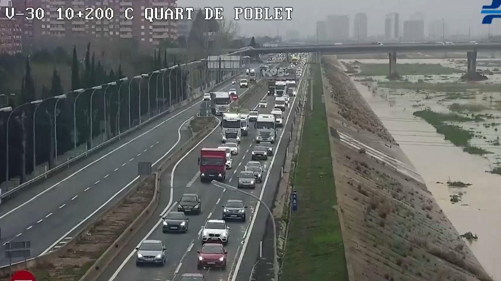 Els accessos a València presentaven trànsit dens este dimecres, però no els embussos habituals