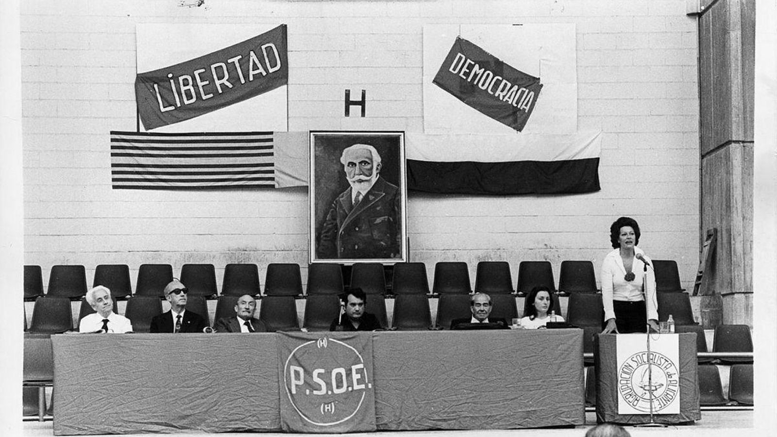 Intervenció d’Encarnación Pérez en el míting del Partit Socialista Obrer Espanyol Històric al Pavelló Poliesportiu d’Alacant a l’abril de 1977