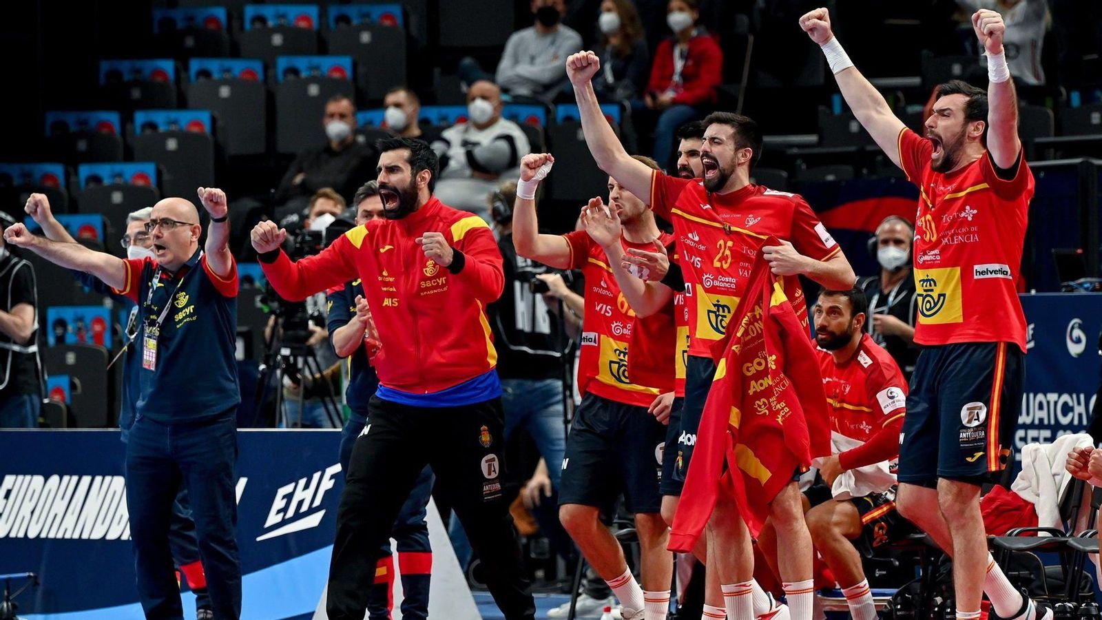 Els jugadors espanyols celebren un gol