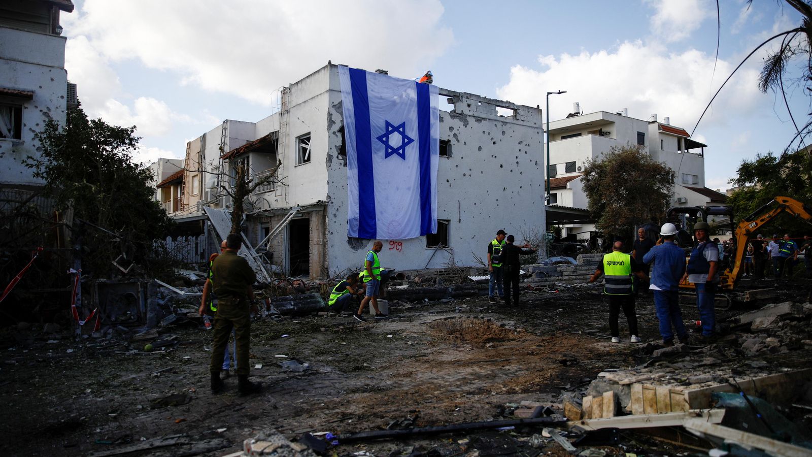 Imatge de la destrucció que ha causat un dels coets de Hezbol·là a la localitat israeliana de Kiryat Bialik