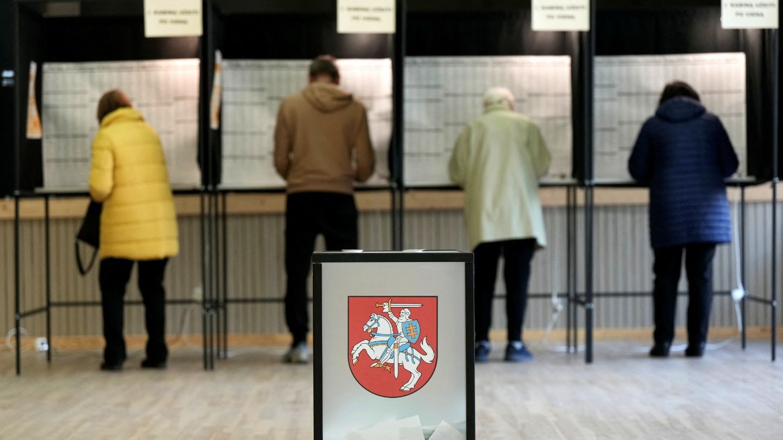Votants lituans en la primera volta de les eleccions