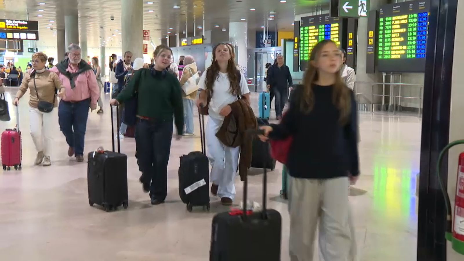 Eixides i arribades este dijous a l'aeroport de València amb motiu de les vacances de Pasqua